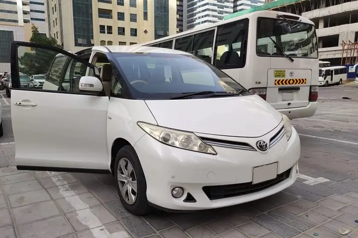 Renting a 7 seater in Dubai with best rental prices